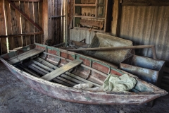Kaimas – medinė valtis / Village – wooden boat